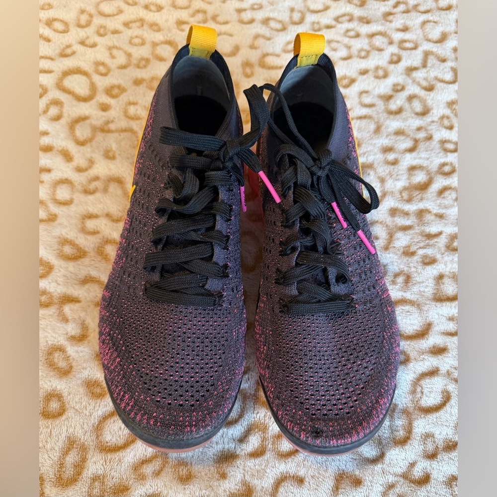 Nike Flyknit Air Vapormax Women's
Size: 8.5 - Picture 4 of 10